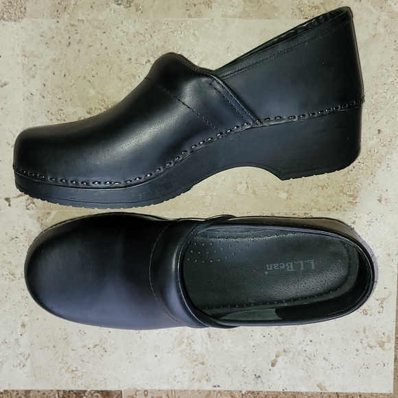 L.L.BEAN professional black leather slip in clogs. Size 9.0/9.5 - Picture 1 of 15